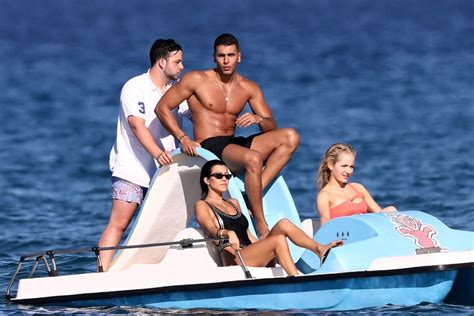 Photo Kourtney Kardashian Et Son Compagnon Younes Bendjima Au Large