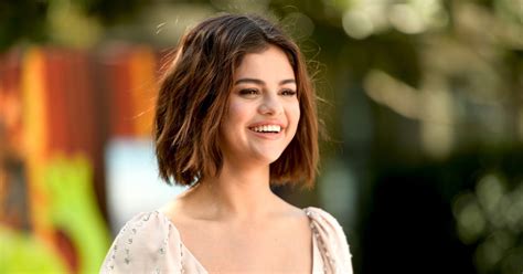 Selena Gomez Reveals First Look at HBO Max Cooking Show "Selena + Chef ...