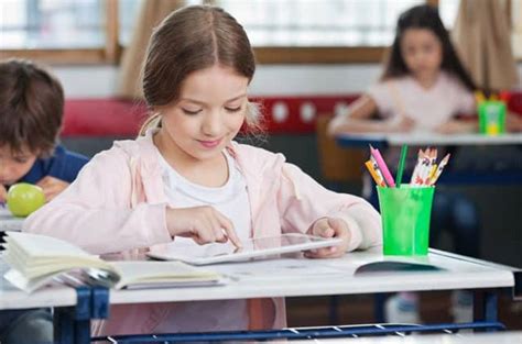 Des tablettes dans le cartable pour un quart des 5e à la rentrée scolaire