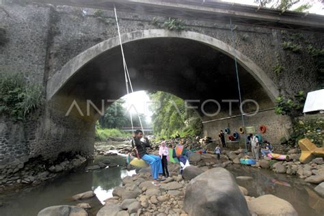 Wisata Sungai Ciliwung Antara Foto