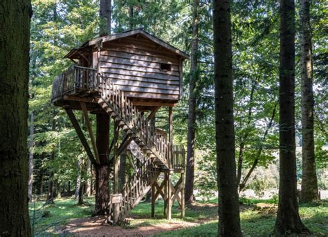 Les cabanes de Labrousse Auvergne Rhône Alpes Tourisme