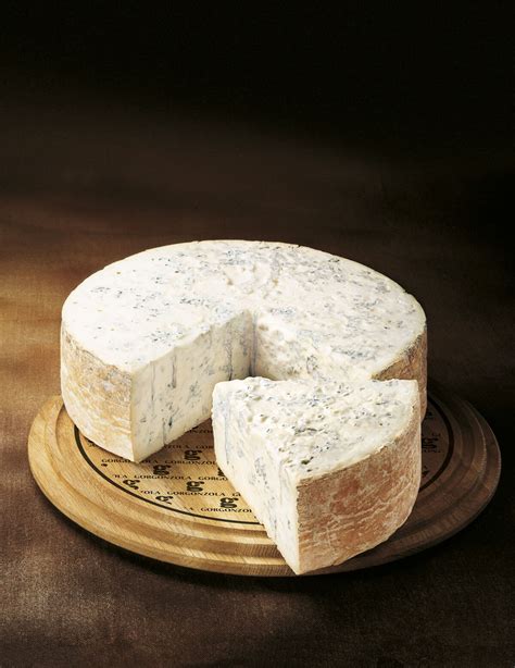 The origins of Gorgonzola cheese - Gorgonzola DOP