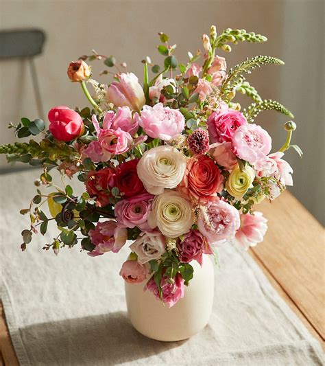 15 Lovely Mother's Day Bouquets You Can Buy Online & Ship Straight To Mom