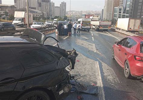 Stanbul Da Zincirleme Kaza Trafik Durma Noktas Na Geldi Stanbul