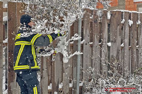 Zahlreiche Eins Tze Wegen Schneefall Freiwillige