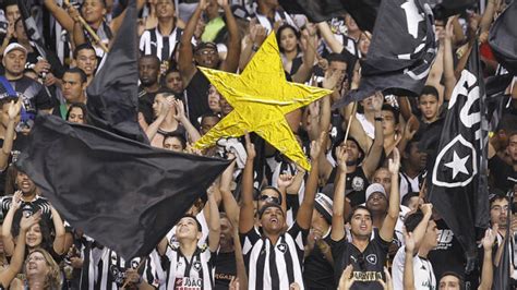 Torcida do Botafogo esgota carga de ingressos para clássico contra o