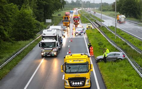 Eenzijdig Ongeluk Op De A50 Bij Vaassen Tijdens Hevige Regenval