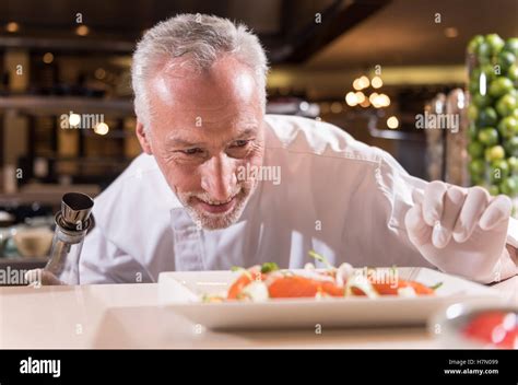 Gericht Vorbereiten Stockfotos Und Bilder Kaufen Alamy