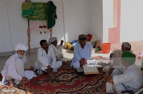 Punjabi Sufi Poet Hazrat Peer Syed Waris Ali Shah Photos Et Images De