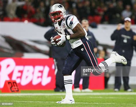 New England Patriots Benjamin Watson Photos and Premium High Res ...