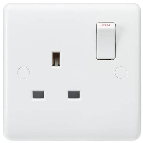 Knightsbridge Curved Edge 13A Switched Socket Zoro UK