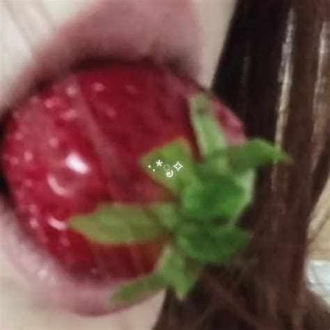 Pin De 🪩 En การบันทึกอย่างรวดเร็ว Video Jardín De Fresas Campos De Fresas Fresas