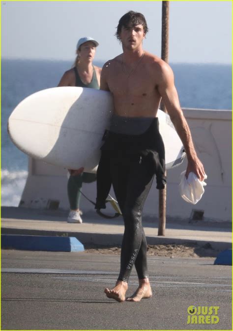 Jacob Elordi Bares His Abs After Surf Session In Malibu Photo 4495890 Shirtless Photos Just