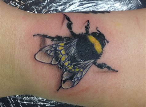 Tattoo Bumble Bee Designs Printable Calendars AT A GLANCE