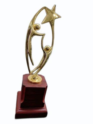 Customized Corporate Trophies at Rs 725/piece | Office Awards in New ...