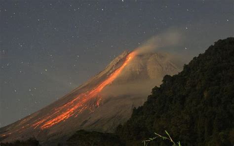 Gunung Merapi Keluarkan Kali Guguran Lava Pijar Intensitas