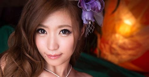 Japanese Girl Gets Naked Sexy Porn Graphic