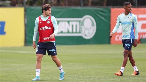 Veiga surge em foto de treino do Palmeiras Tática Felipão