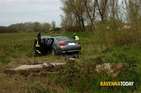 Incidente A Lido Adriano Bmw Fuori Strada Foto M Argnani