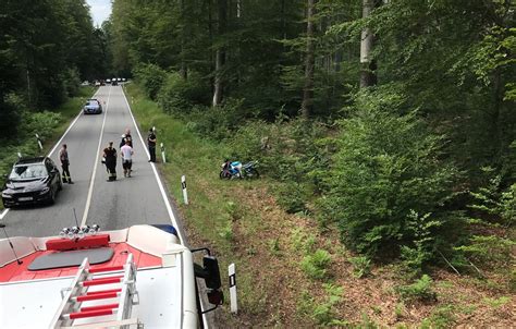 Schwerer Motorradunfall Auf Der B Mit Rettungshubschrauber Ins