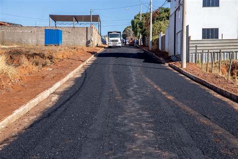 Prefeitura De Arax Revitaliza Ruas Nos Bairros Santa M Nica E Domingos