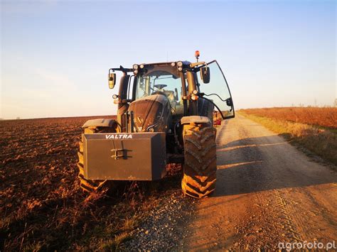 Foto ciągnik Valtra N114 794923 Galeria rolnicza agrofoto