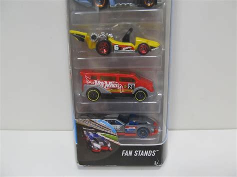 autíčko autíčka Hot Wheels Angličáky ks Fan Stands Aukro