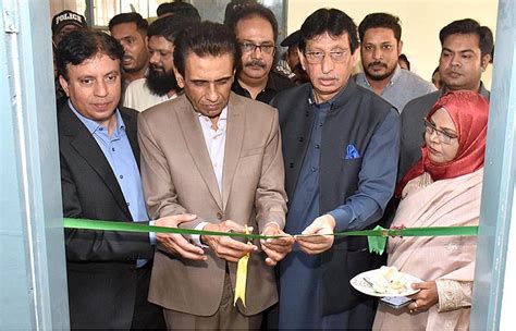 Former Minister And Convener Mqm Pakistan Khalid Maqbool Siddiqui Along