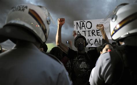 Veja Imagens Do Protesto Que Ocupou Entrada Do Congresso Fotos Em