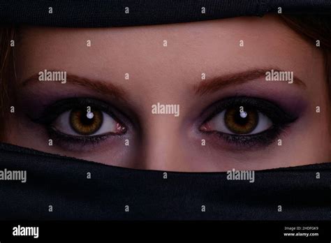 Eyes Veiled Niqab Eye Veileds Stock Photo Alamy