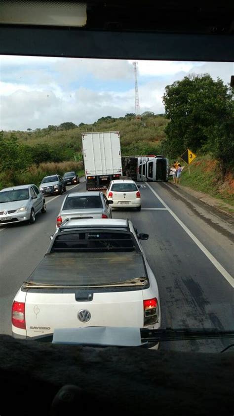 Carreta Tomba E Interdita Trecho Da BR 101 Capixaba News