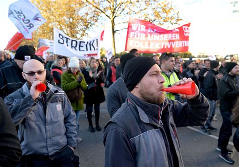 Kv Verhandlungen Metaller Auf Der Stra E