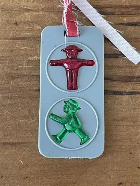 Original East German Ddr Gdr Ampelmann Traffic Light Badge Keyring Vopo