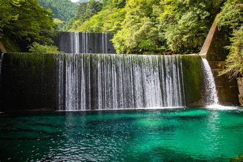 水晶淵Suishobuchi圧巻の透明度仁淀ブルーを満喫できる観光名所 四銀ルーム