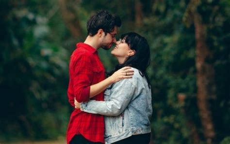 Relationship Tips धोकेबाज पार्टनरमध्ये असतात ही लक्षणे आताच जाणून घ्या