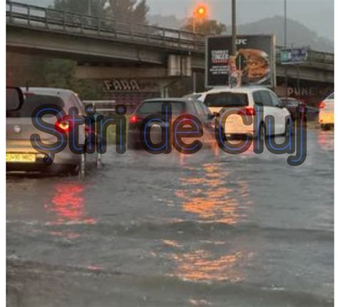 Parcarea Unui Mall Din Cluj Inundat Clien Ii S Au Gr Bit S Ias Cu