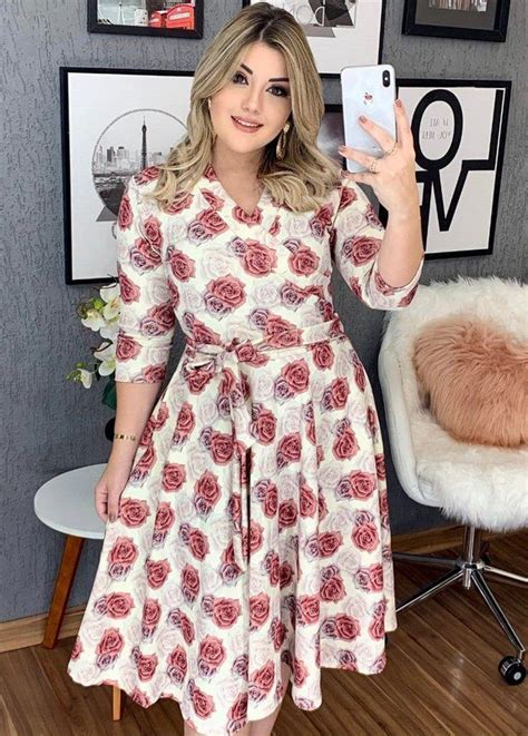 Vestido Godê Transpassado Estampa Rosas Em Crepe De Malha Vestidos