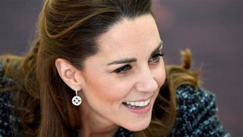 Herzogin Kate: Unten schlicht, oben wow: So elegant erscheint Kate zum ...