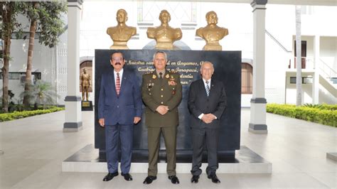 Jefe Del Ccffaa General De Ejército David Ojeda Recibe Visita Del Presidente De La Bsfi