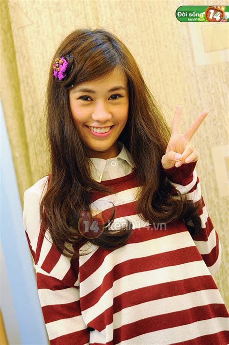 Bắt gặp Ngọc Thảo và dàn hot girl VJ đi mua sắm Tết