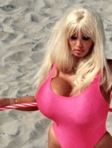 Lolo Ferrari décédée à 37 ans pourquoi sa tombe ne porte t elle pas