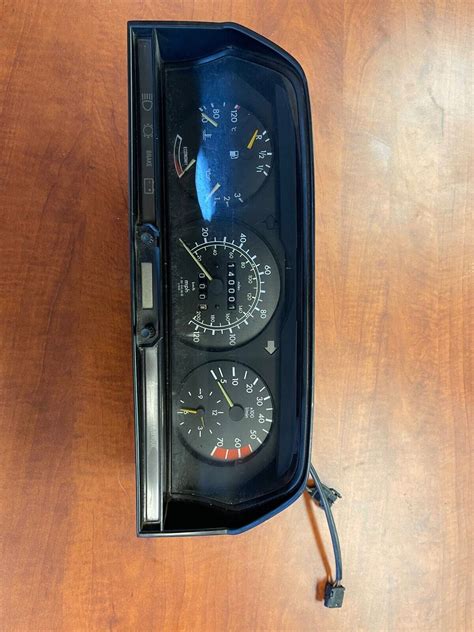 OEM MERCEDES BENZ W123 Instrument Cluster DASHBOARD Speedomeeter 87 001