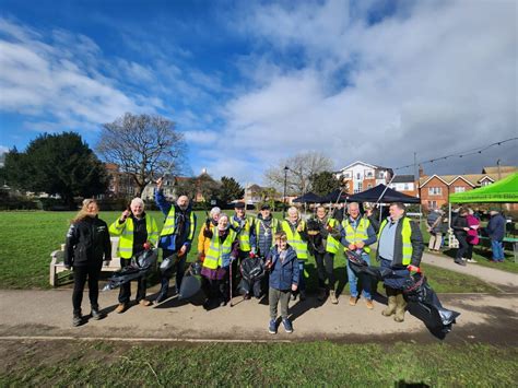 Join In The Town Centre Litter Pick Farnham Town Council