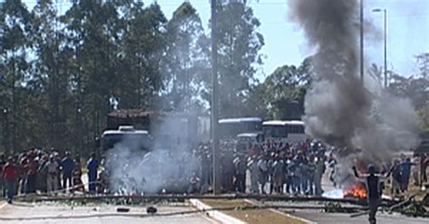 G1 Moradores Fecham Rodovia Em Forma De Protesto Em Itapecerica MG