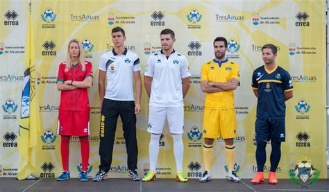 La A D Alcorcón presenta sus nuevas equipaciones de la temporada 2014