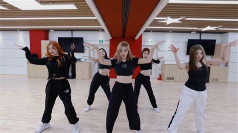 ITZY uploads fierce dance practice video for 'End of 2020' performance ...