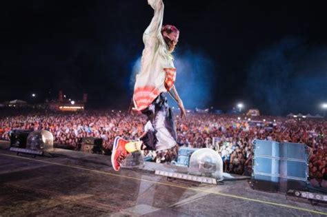 Jova Beach Party A Roccella Jovanotti Una Spiaggia Unica Al Mondo