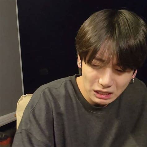 Bts Community Posts 정국아 부탁해 라이브 한 번만 와주세요 우리는 당신을보고 죽어 제발 제발 제발😭😭