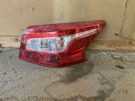 Nissan Sentra Tail Light Right Rh Passenger Oem Led Outer