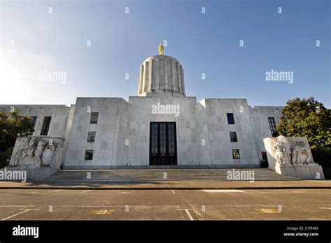 State of Oregon Capitol Building in Salem Stock Photo - Alamy